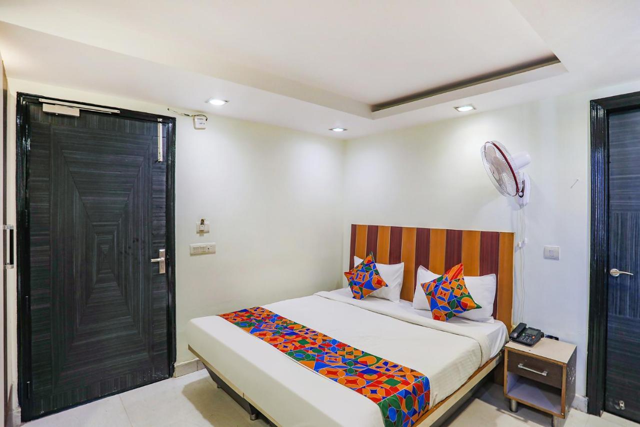 Fabhotel Trio Continental Patel Nagar Nueva Delhi Exterior foto