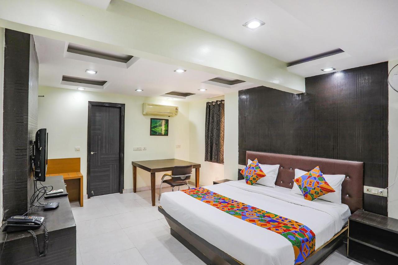 Fabhotel Trio Continental Patel Nagar Nueva Delhi Exterior foto